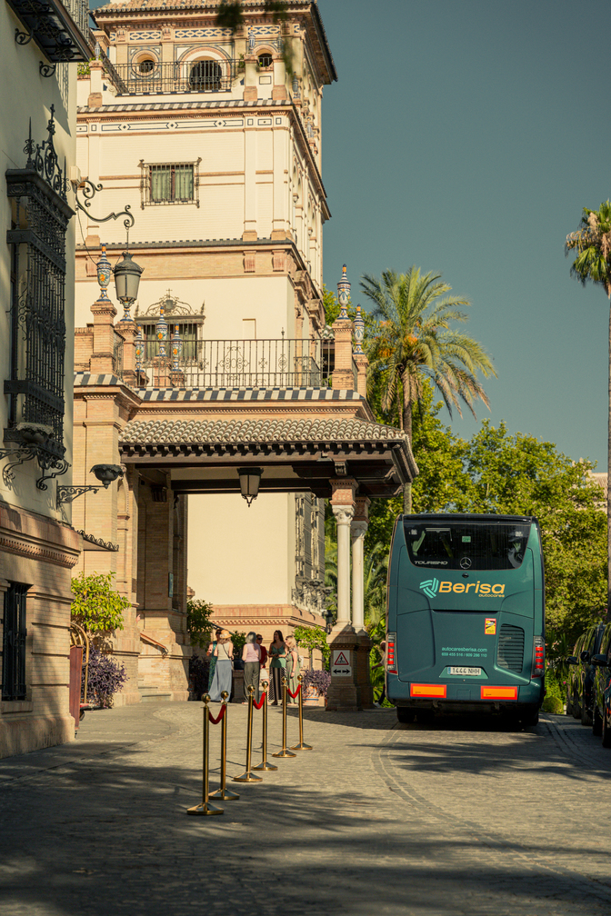Parte trasera autobús para bodas en Ronda
